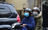 Khách du lịch kín mít khẩu trang phòng dịch cúm Corona